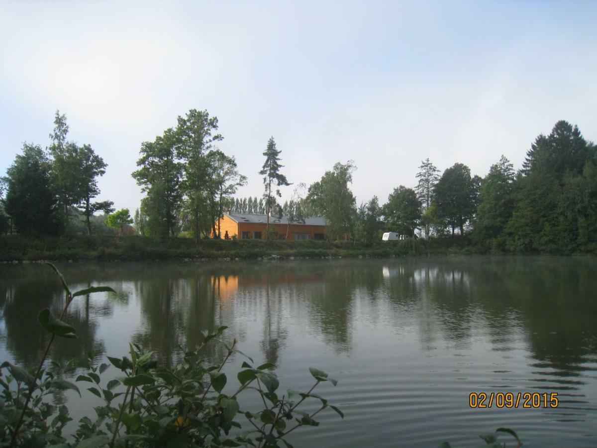 Florennes Gite Neuf 150 M2 Devant Un Grand Lac Prive De 2 Hectares Poissonneux Au Milieu Des Bois Villa Exterior photo