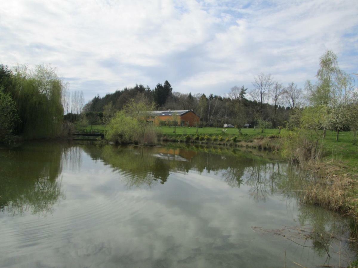 Florennes Gite Neuf 150 M2 Devant Un Grand Lac Prive De 2 Hectares Poissonneux Au Milieu Des Bois Villa Exterior photo