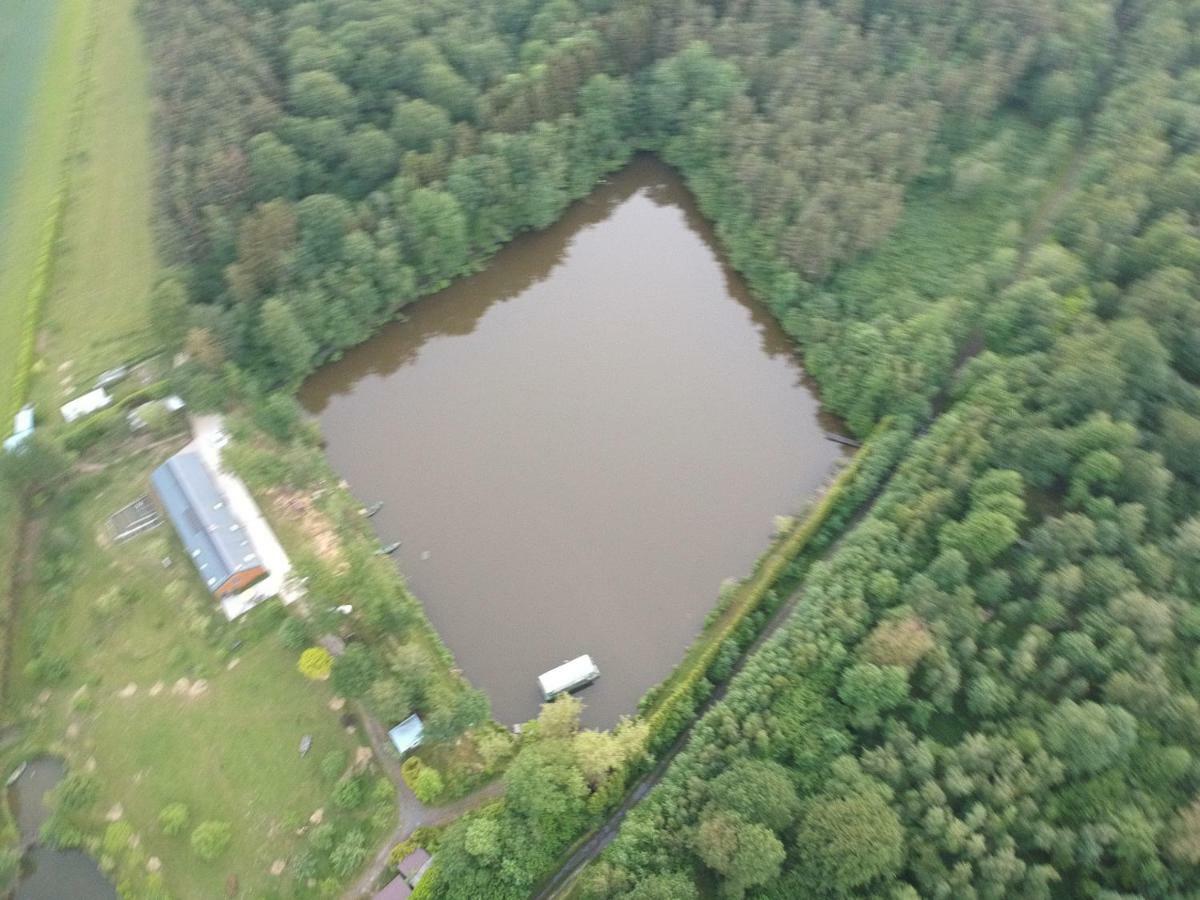 Florennes Gite Neuf 150 M2 Devant Un Grand Lac Prive De 2 Hectares Poissonneux Au Milieu Des Bois Villa Exterior photo