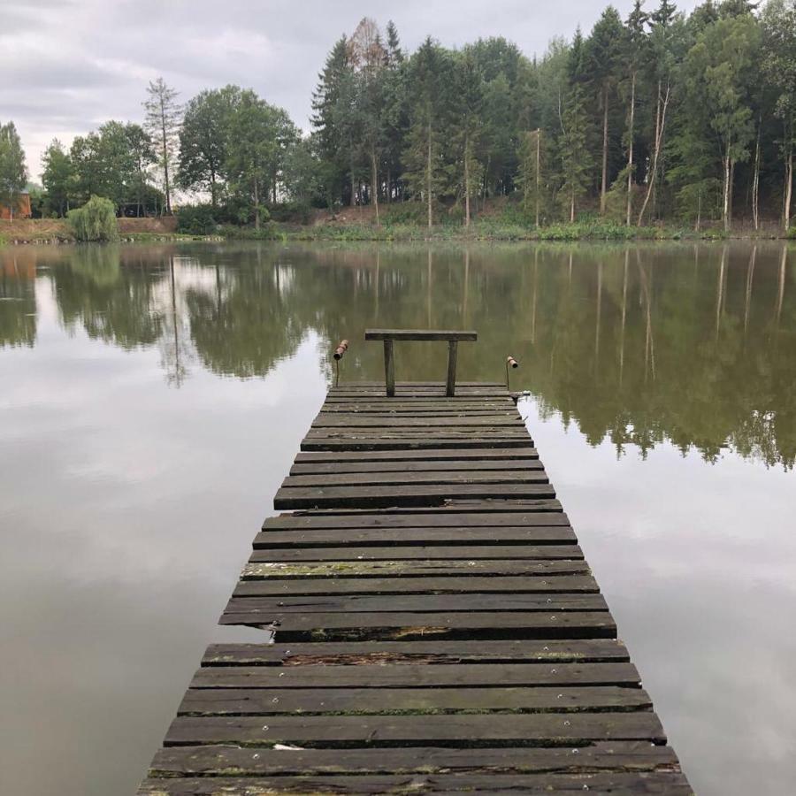 Florennes Gite Neuf 150 M2 Devant Un Grand Lac Prive De 2 Hectares Poissonneux Au Milieu Des Bois Villa Exterior photo